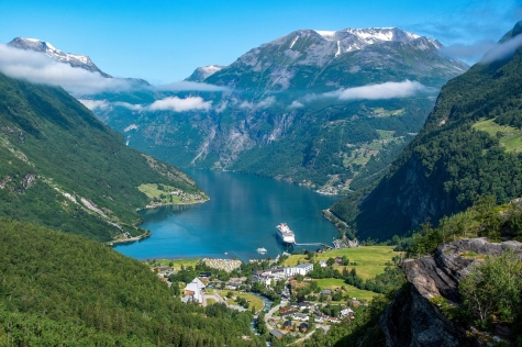 mountains-81089611280.jpg